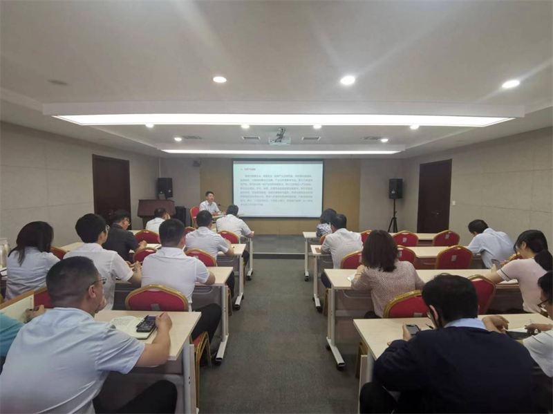 黃崗到中泰公司黨支部、機(jī)關(guān)第二黨支部開展《習(xí)近平著作選讀》第一卷、第二卷專題宣講暨主題教育專題黨課