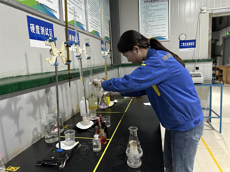 咸陽公司:堅守崗位 奮斗不“打烊”1.png 咸陽公司:堅守崗位 奮斗不“打烊”1.png