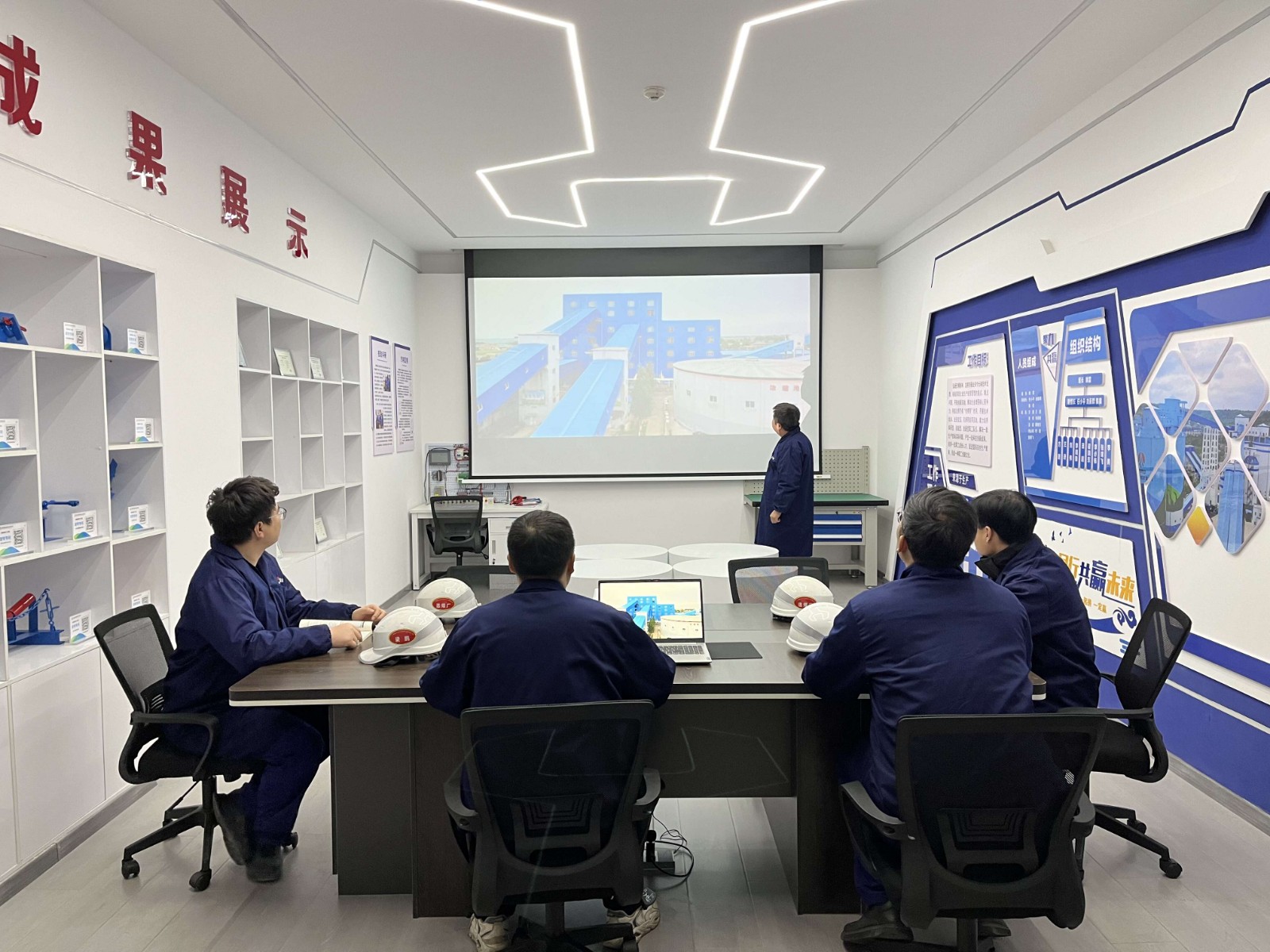 黨建引領 選煤模式彰顯新成效.jpg 黨建引領 選煤模式彰顯新成效.jpg