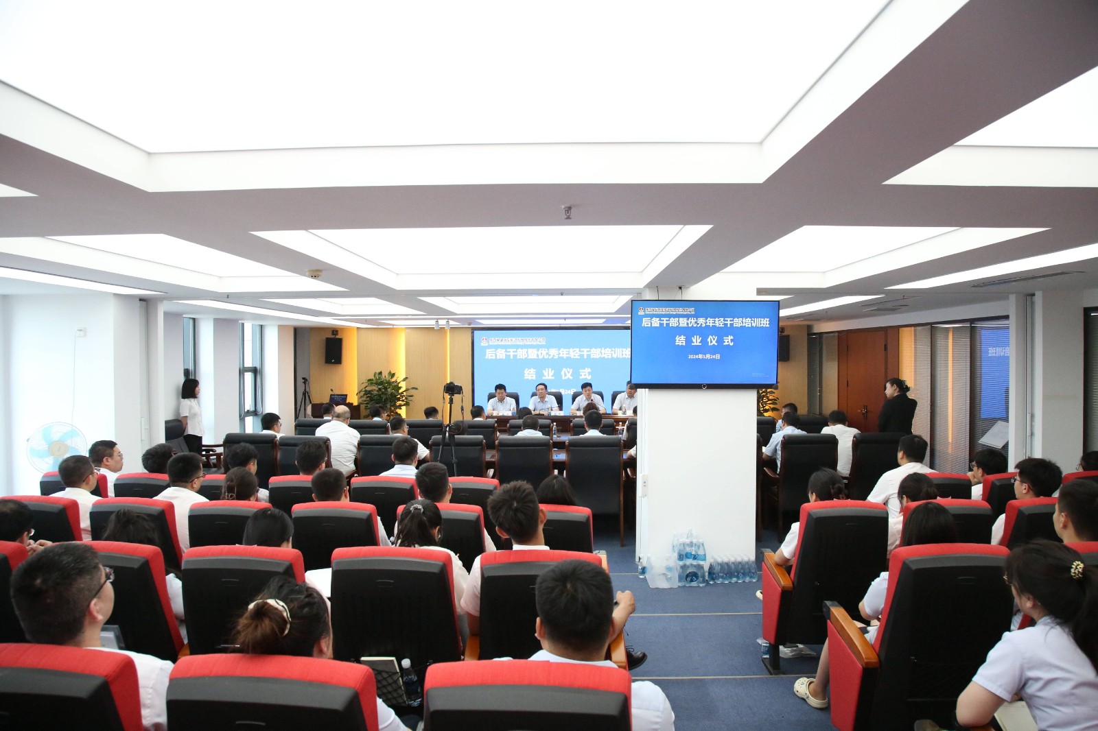 結(jié)業(yè)1(1).jpg 結(jié)業(yè)1(1).jpg