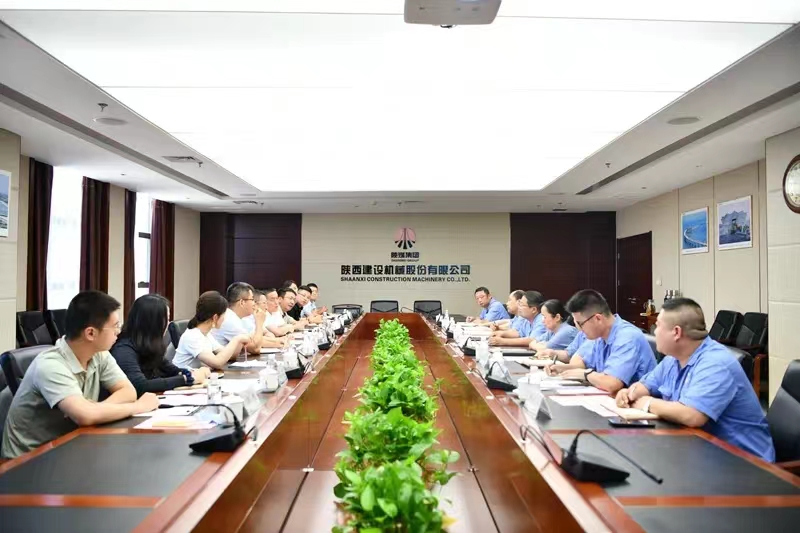 公司黨委委員、財(cái)務(wù)總監(jiān)胡大偉到陜建機(jī)股份交流座談