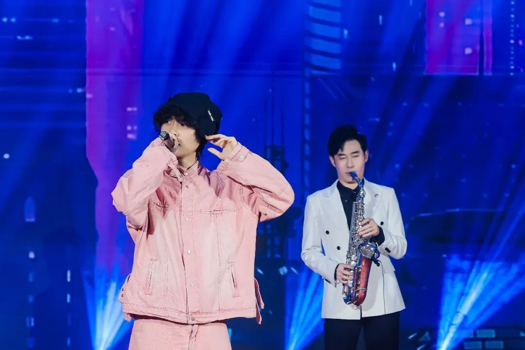 131770975252482192.jpg 《海闊天空》《雨蝶》《你要跳舞嗎》.jpg